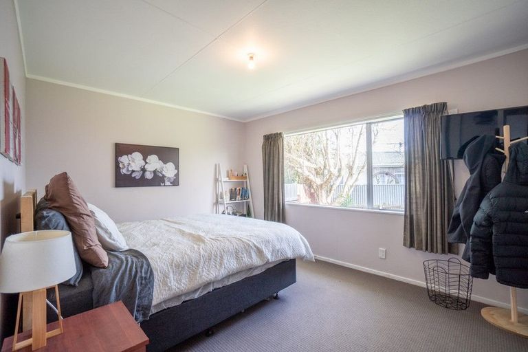 Photo of property in 10 Ashton Place, Highbury, Palmerston North, 4412