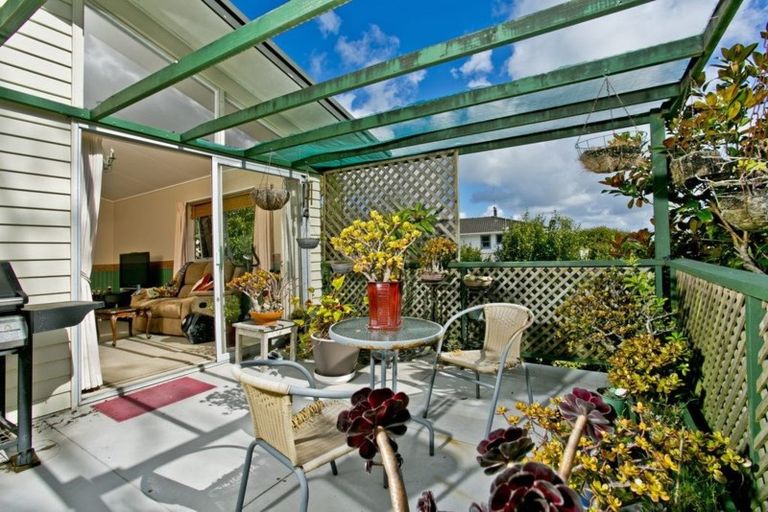 Photo of property in 37 Seon Place, Birkdale, Auckland, 0626