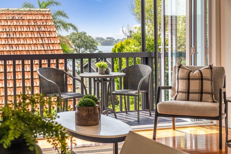 Photo of property in 2/29 Pupuke Road, Takapuna, Auckland, 0622