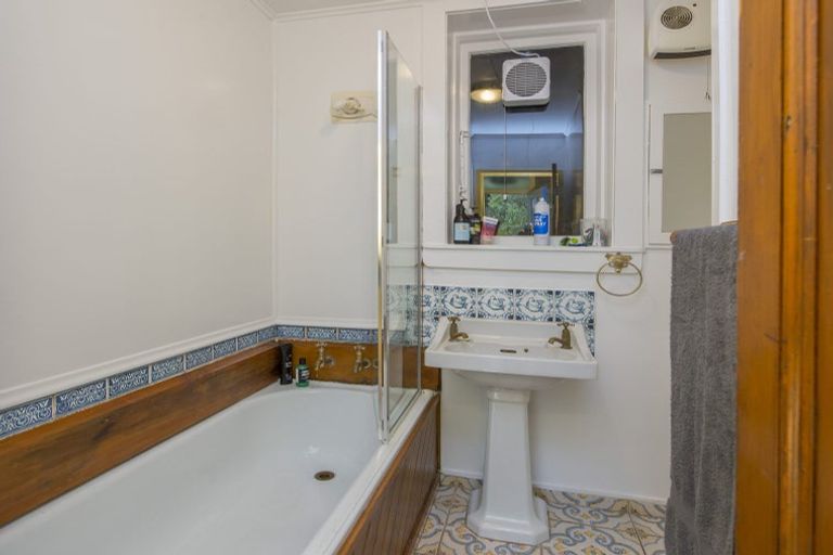 Photo of property in 140 Glenmore Street, Northland, Wellington, 6012