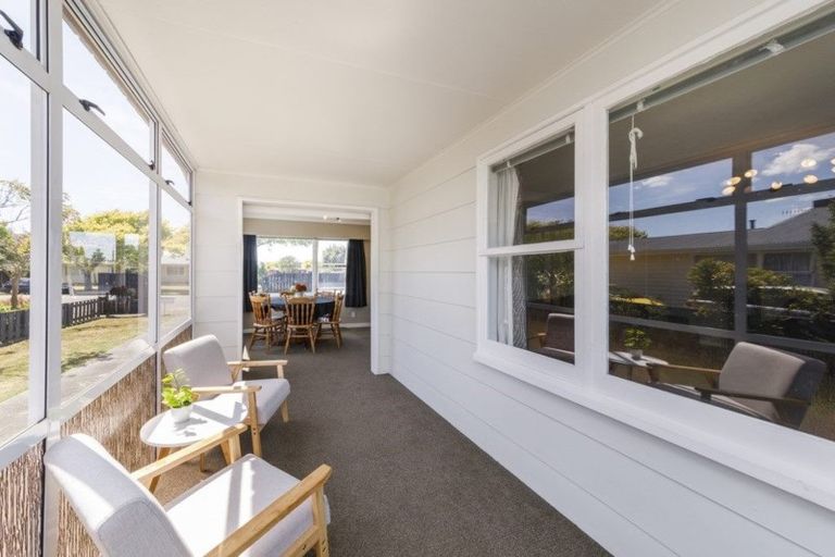 Photo of property in 6 Tabak Crescent, Takaro, Palmerston North, 4412