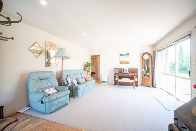 Photo of property in 24 Lancewood Lane, Roslyn, Palmerston North, 4414