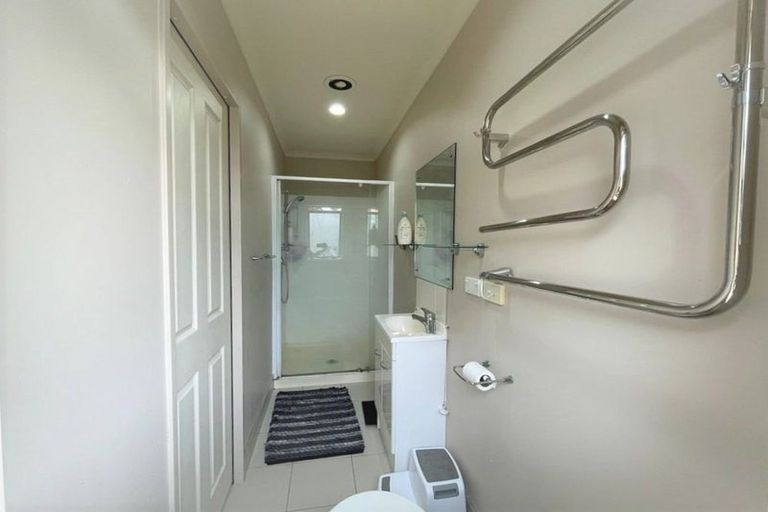 Photo of property in 10a Waione Avenue, Te Atatu Peninsula, Auckland, 0610