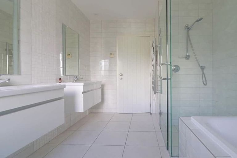 Photo of property in 60 Beach Road, Castor Bay, Auckland, 0620