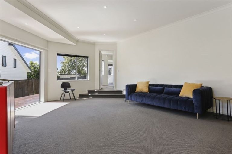 Photo of property in 7a Justin Place, Te Atatu Peninsula, Auckland, 0610