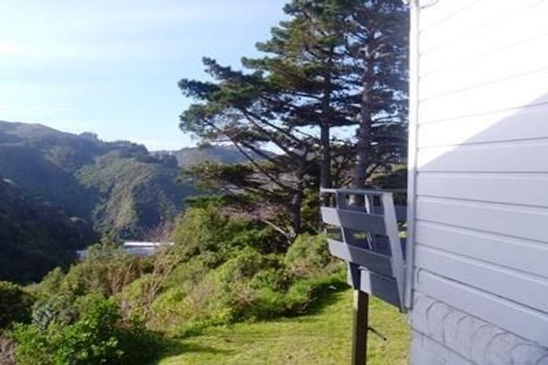 Photo of property in 2 Narbada Crescent, Khandallah, Wellington, 6035