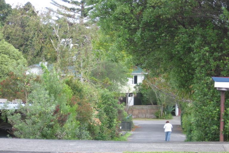 Photo of property in 1/79 Beach Haven Road, Beach Haven, Auckland, 0626