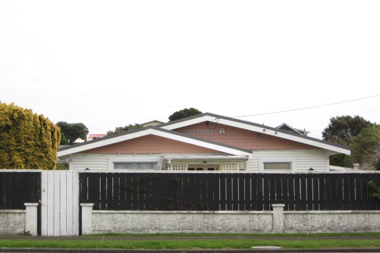 Photo of property in 10 French Street, Moturoa, New Plymouth, 4310
