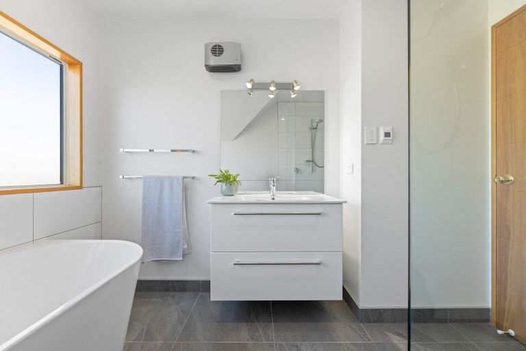 Photo of property in 16 Patricia Place, Harewood, Christchurch, 8051