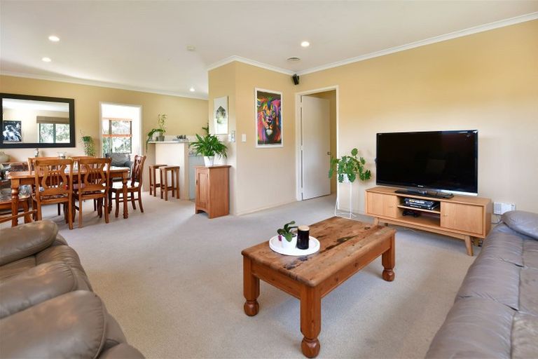 Photo of property in 33a Kia Ora Road, Beach Haven, Auckland, 0626