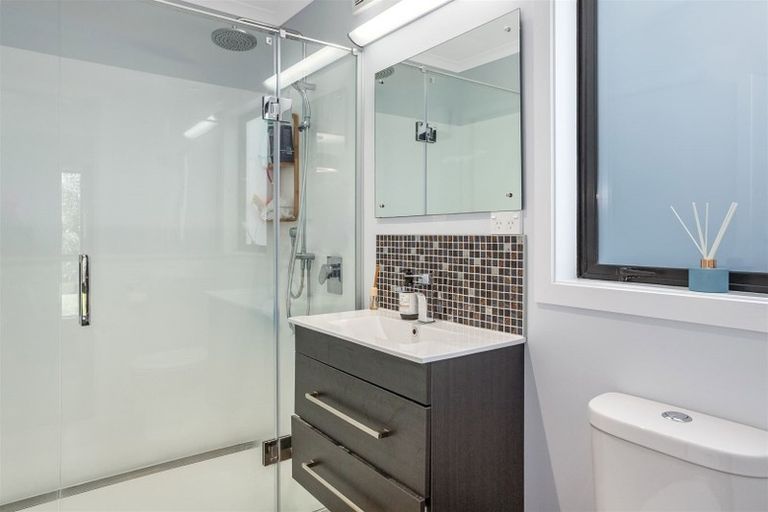 Photo of property in 4 The Fjord, Aotea, Porirua, 5024