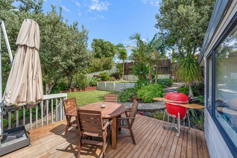 Photo of property in 8 Emlyn Place, Torbay, Auckland, 0630