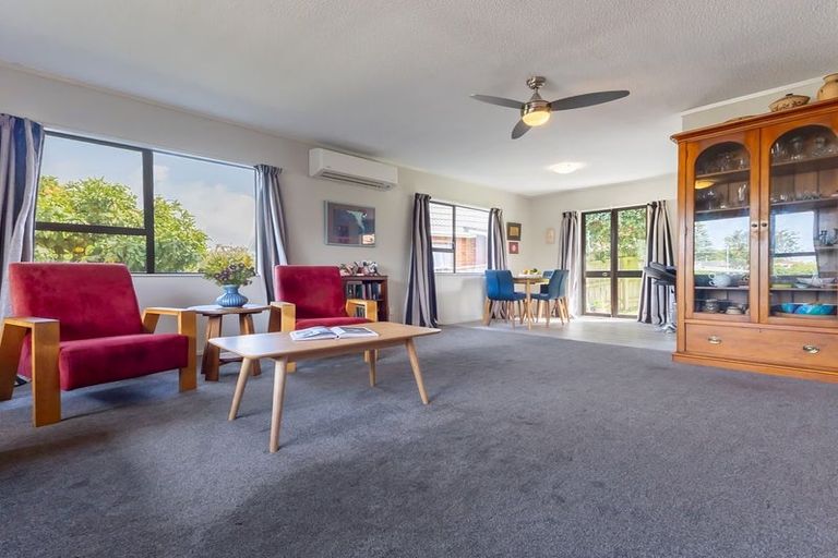 Photo of property in 79 Aorangi Road, Paraparaumu, 5032