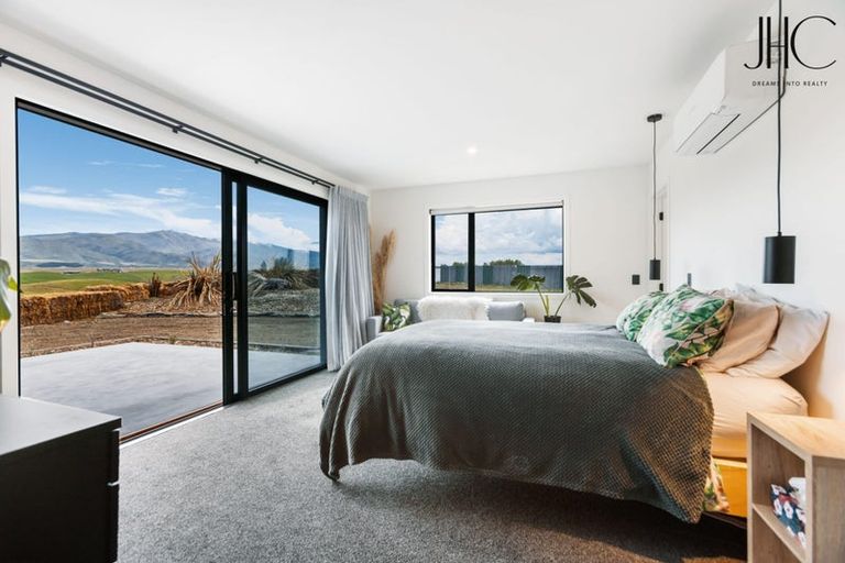 Photo of property in 6 Cassidy Way, Springvale, Alexandra, 9391