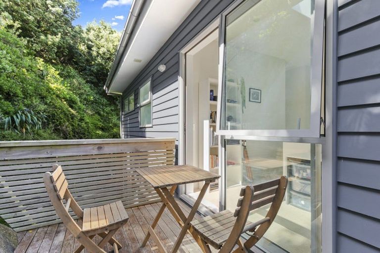 Photo of property in 6 Owhiro Bay Parade, Island Bay, Wellington, 6023