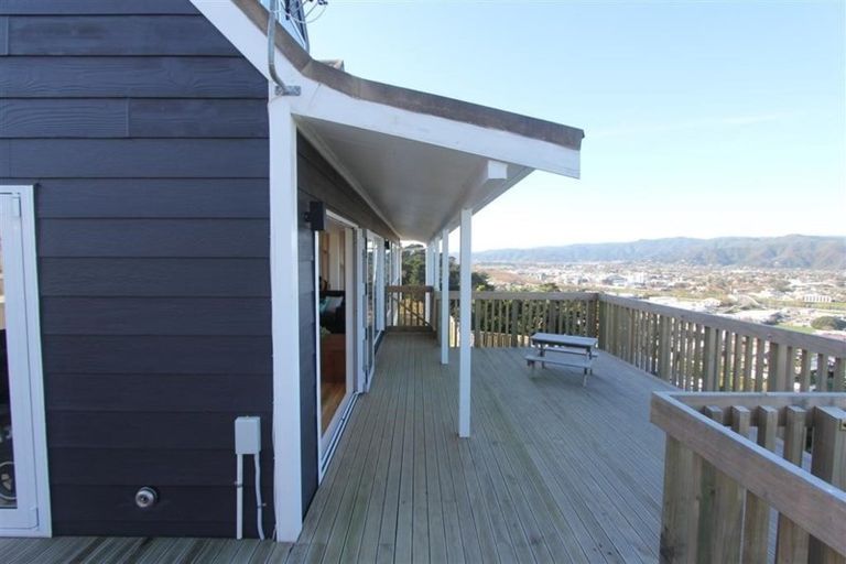 Photo of property in 5 Jacaranda Grove, Maungaraki, Lower Hutt, 5010