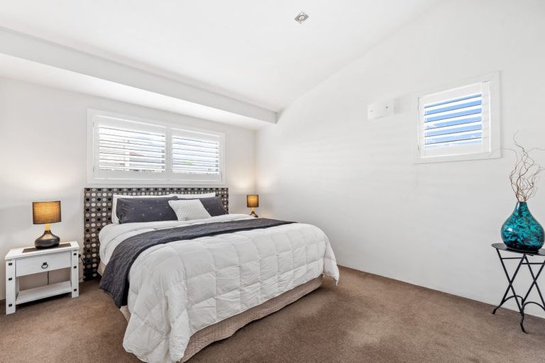 Photo of property in 32 Kahurangi Place, Snells Beach, 0920