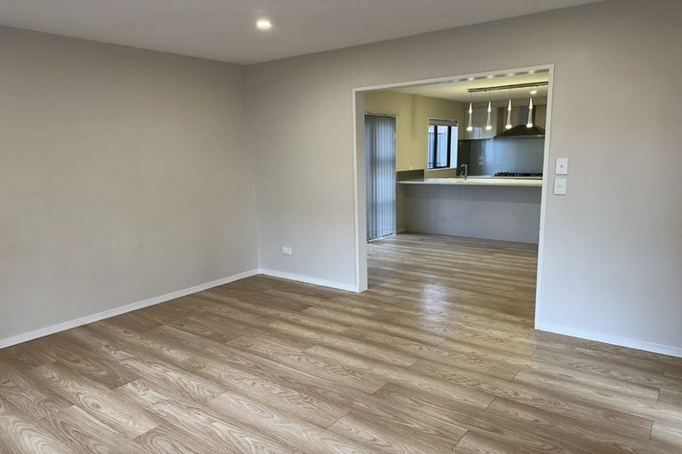 Photo of property in 3b Crystal Avenue, Glendene, Auckland, 0602