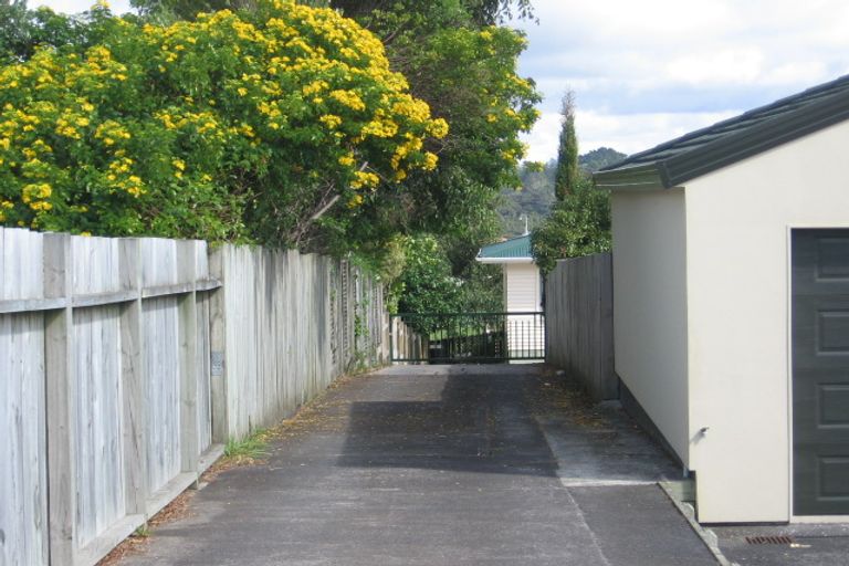 Photo of property in 1/824 East Coast Road, Oteha, Auckland, 0630