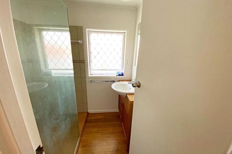 Photo of property in 2/40 Onepoto Road, Hauraki, Auckland, 0622