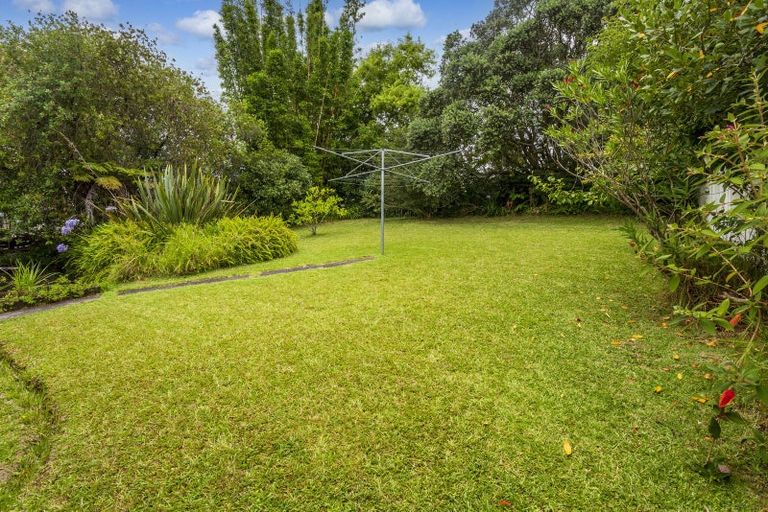 Photo of property in 4 Ayton Drive, Totara Vale, Auckland, 0629