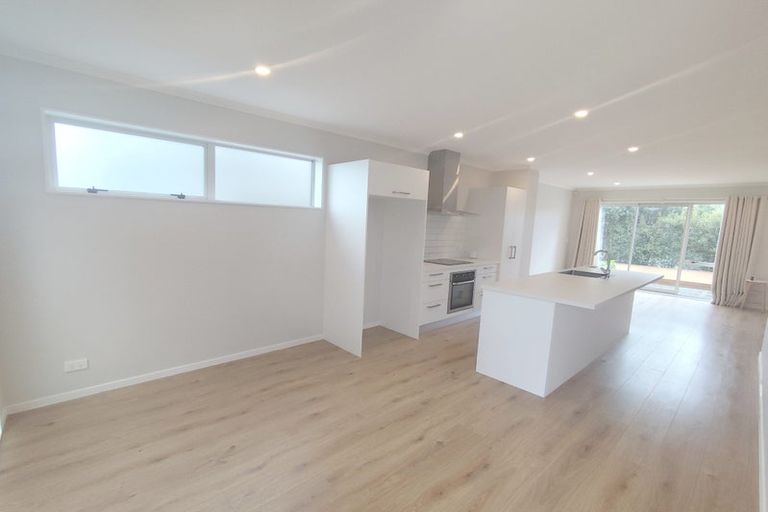 Photo of property in 3 Ambar Ridge Avenue, Massey, Auckland, 0614