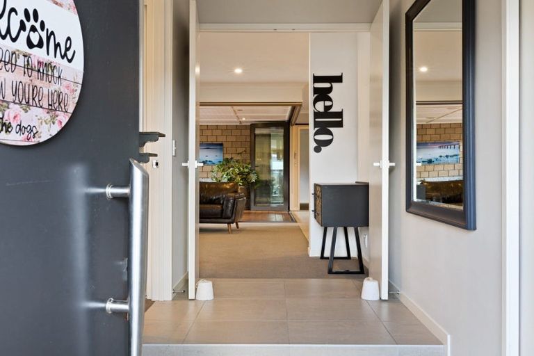 Photo of property in 23 Waldorf Crescent, Orewa, 0931