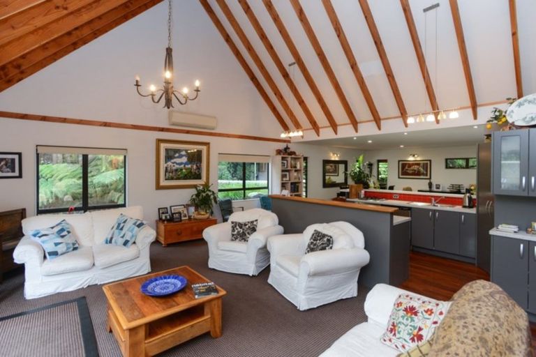 Photo of property in 82 Tauroa Road, Havelock North, 4130