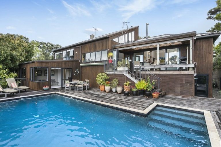 Photo of property in 1 Park Rise, Campbells Bay, Auckland, 0630