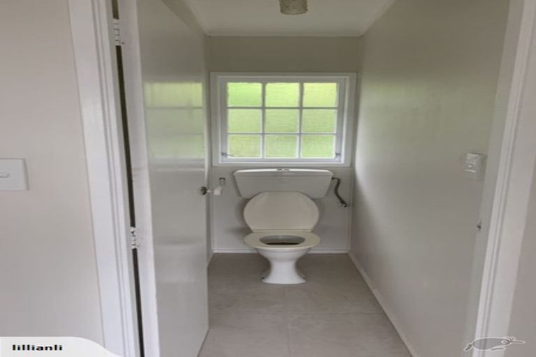 Photo of property in 82 Woodlands Crescent, Browns Bay, Auckland, 0630