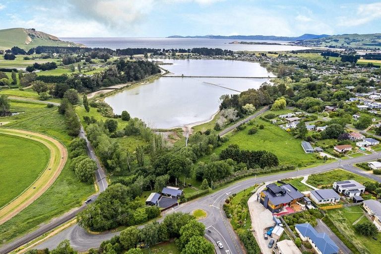 Photo of property in 2 Seddon Street, Ravensbourne, Dunedin, 9022