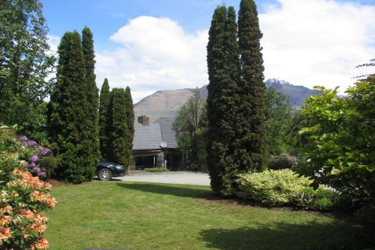 Photo of property in 6 Thorn Crescent, Fernhill, Queenstown, 9300