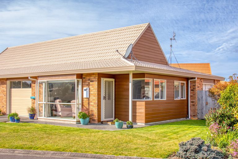 Photo of property in Holdsworth Villas, 66/2 William Donald Drive, Solway, Masterton, 5810