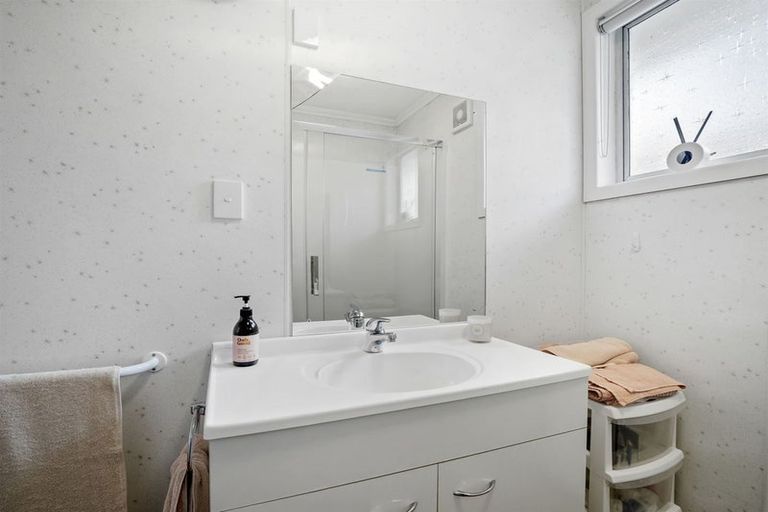 Photo of property in 97 Tiri Road, Tindalls Beach, Whangaparaoa, 0930