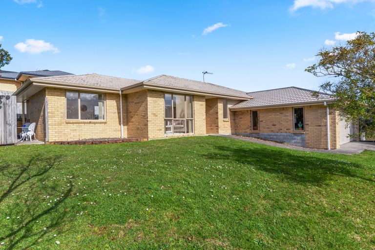 Photo of property in 37 Nimstedt Avenue, Oteha, Auckland, 0632