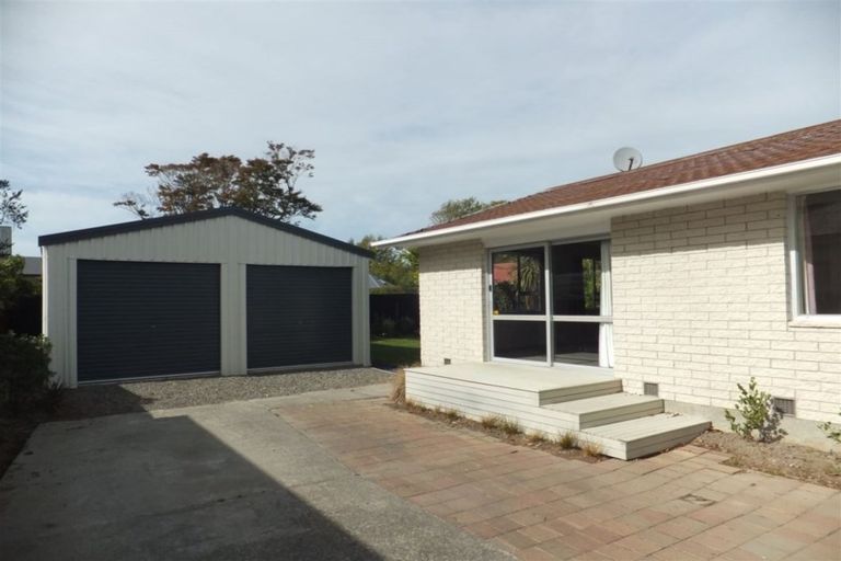 Photo of property in 2/64 Crofton Road, Harewood, Christchurch, 8051