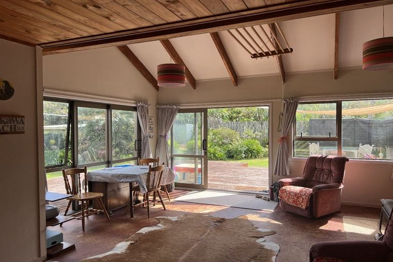 Photo of property in 17 James Street, Waikawa Beach, Levin, 5573