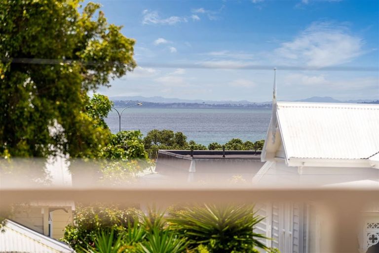 Photo of property in 5 Turnbull Road, Narrow Neck, Auckland, 0624