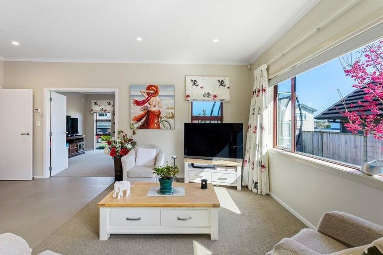 Photo of property in 9 Seafort Lane, Silverdale, 0932