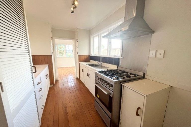 Photo of property in 5 Kokiri Street, Te Atatu South, Auckland, 0610