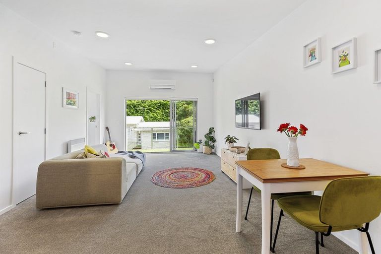 Photo of property in 7/14 Atkinson Street, Newlands, Wellington, 6037