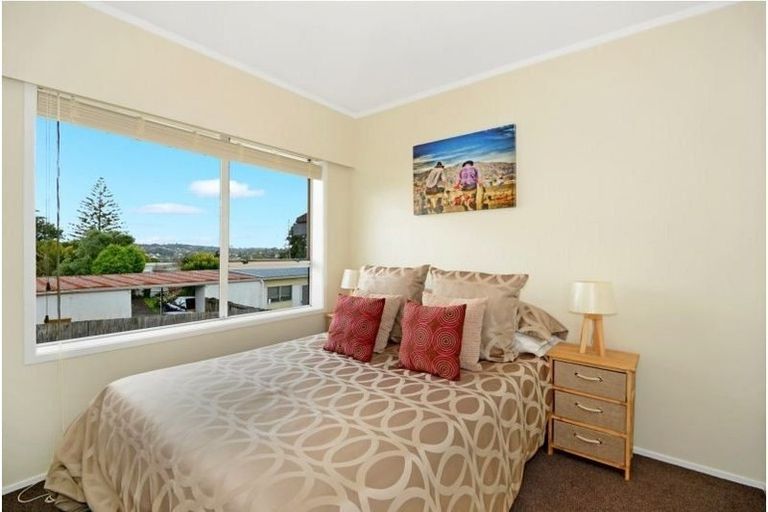 Photo of property in 1/123 Birkdale Road, Birkdale, Auckland, 0626