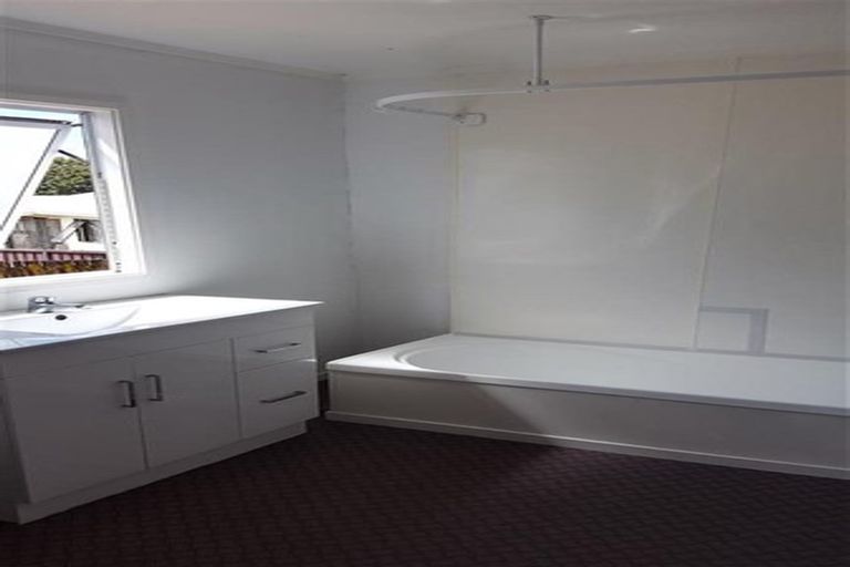 Photo of property in 2/24 Solveig Place, Randwick Park, Auckland, 2105