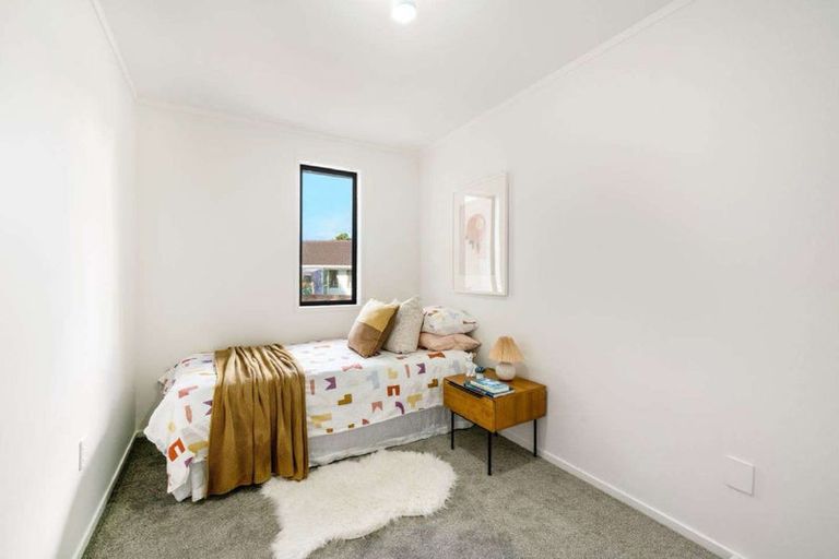 Photo of property in 2/7 Mon Desir Place, Manurewa, Auckland, 2102