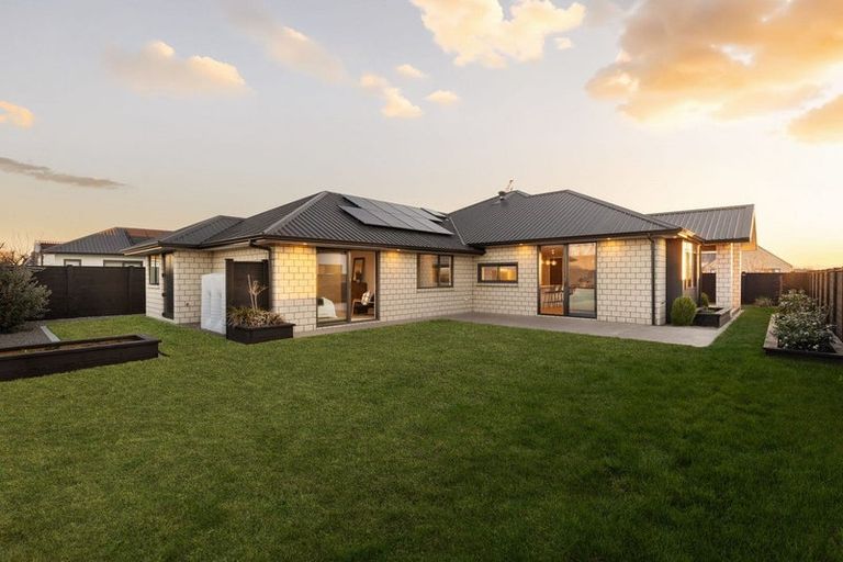 Photo of property in 32 Hugo Shaw Drive, Cambridge, 3434