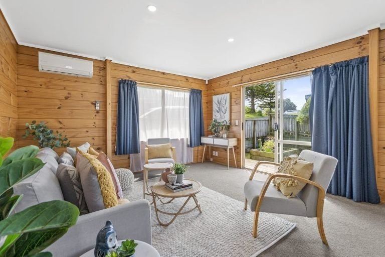 Photo of property in 2 Dimock Street, Titahi Bay, Porirua, 5022