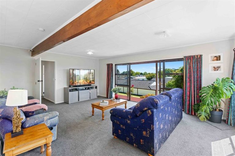 Photo of property in 77 Aorangi Road, Paraparaumu, 5032