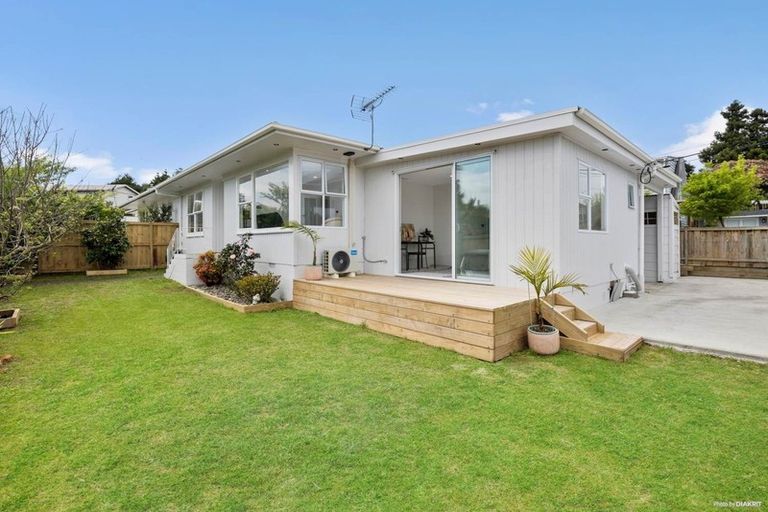 Photo of property in 1/11 Tonkin Drive, Sunnynook, Auckland, 0620