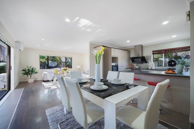 Photo of property in 12 Breon Place, Flat Bush, Auckland, 2016
