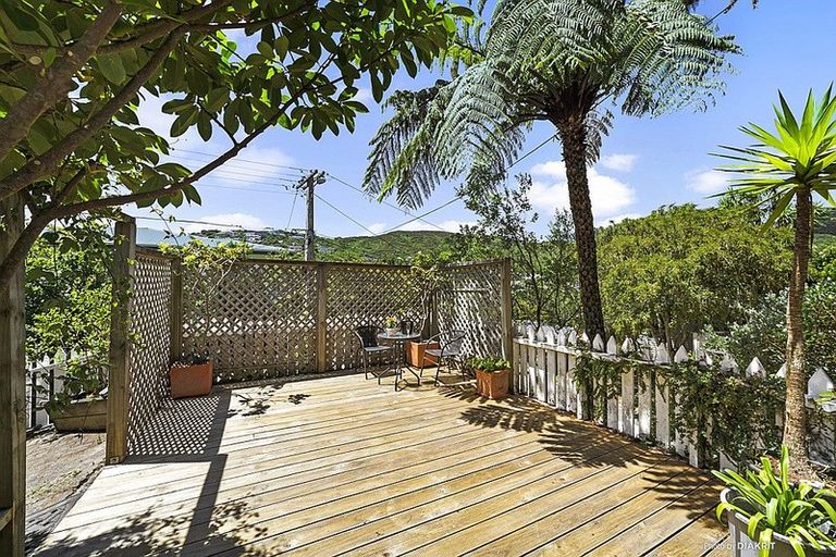 Photo of property in 12 Williamson Way, Karori, Wellington, 6012